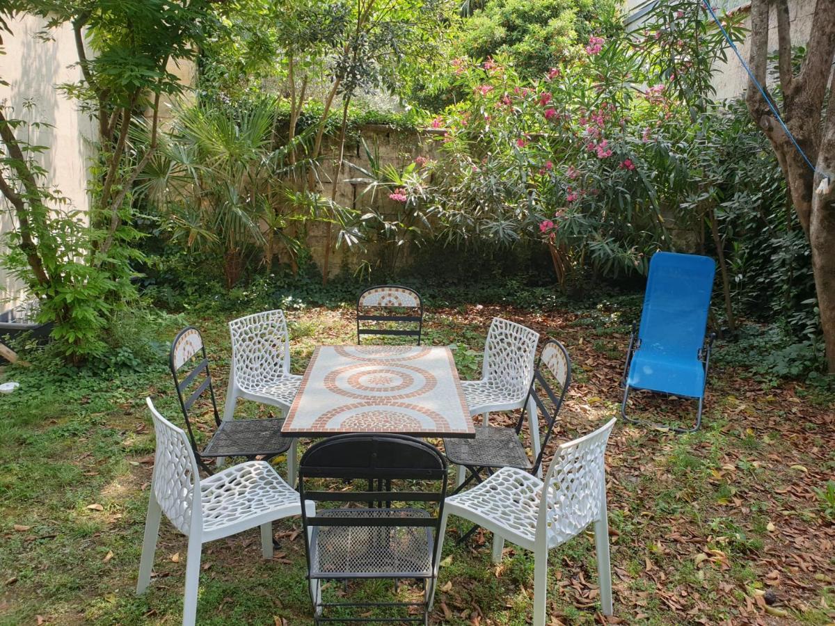 Maison Chartrons: Spacious Garden Retreat in Central Bordeaux Villa Exterior photo